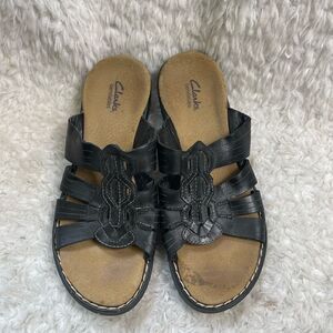 Clarks Bendables leather black slip on straps sandals size 8.5M